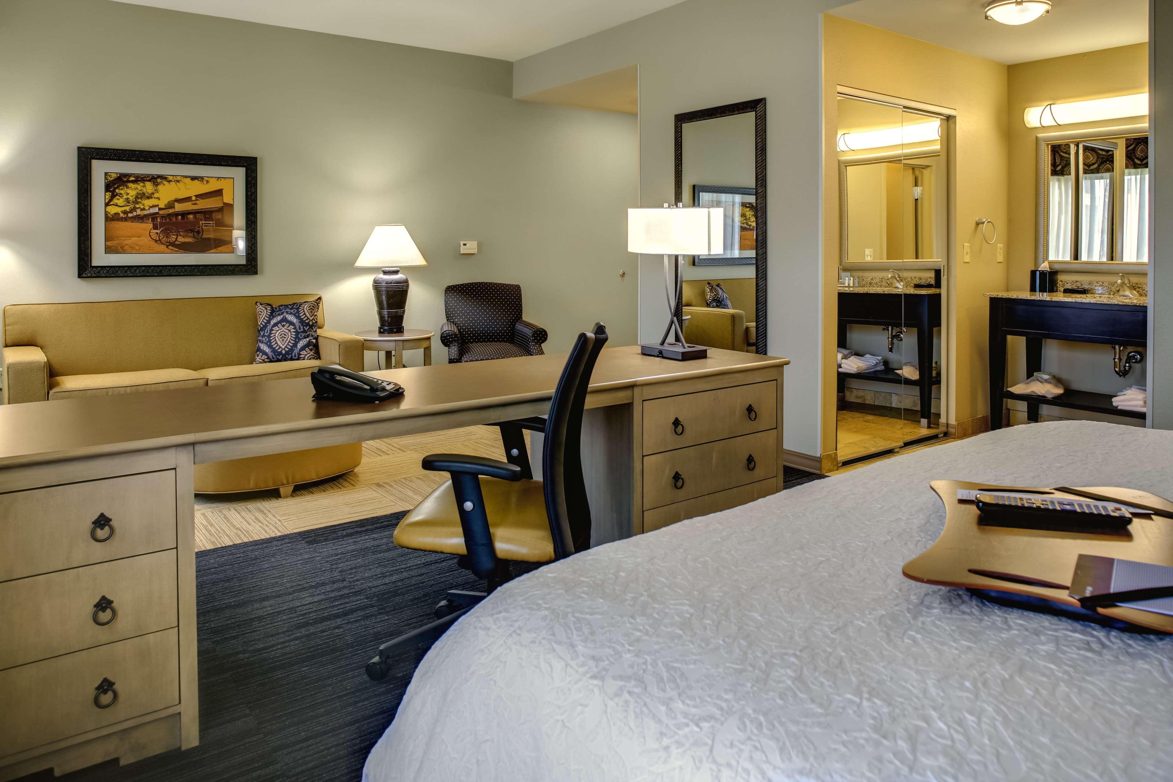 Hampton Inn & Suites Dodge City Boot Hill Casino Extérieur photo